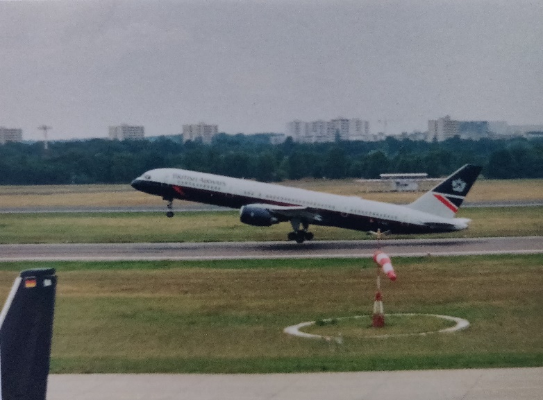 Boeing 757-200 | British Airways | taking off from Berlin Tegel airport June 1995